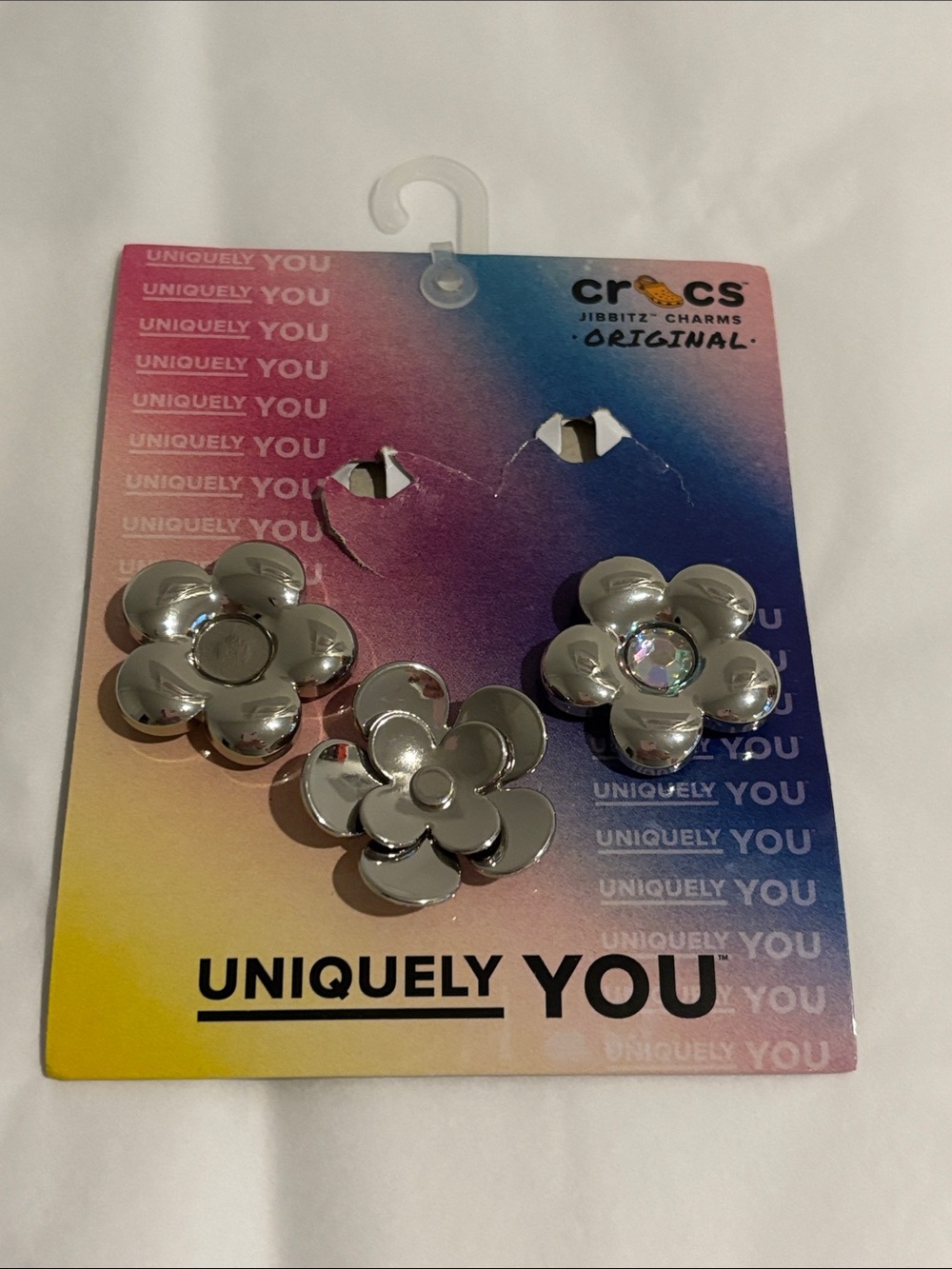 CROCS Jibbitz charms Original SET OF FOUR flowers yellow and silver NEW ON pack - Picture 3 of 8